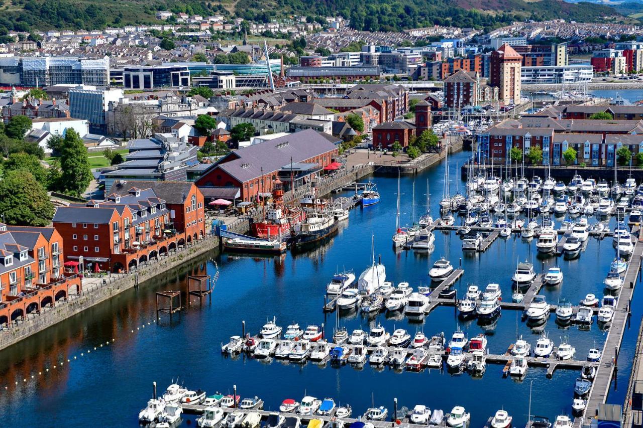 Just Stay Wales - Meridian Tower Marina & City View - 2 Bed Apartment Swansea Dış mekan fotoğraf